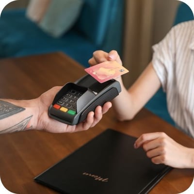 Czym jest Program Polska Bezgotówkowa i jak działa?