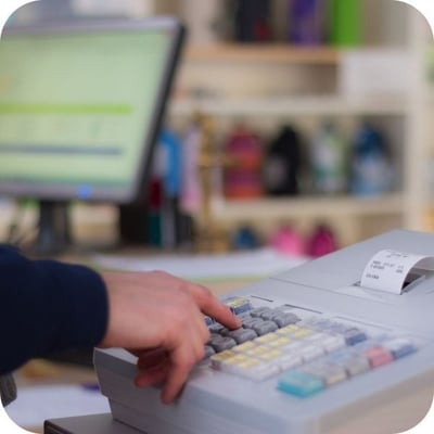 Kasa fiskalna – co to jest? Prosta definicja
