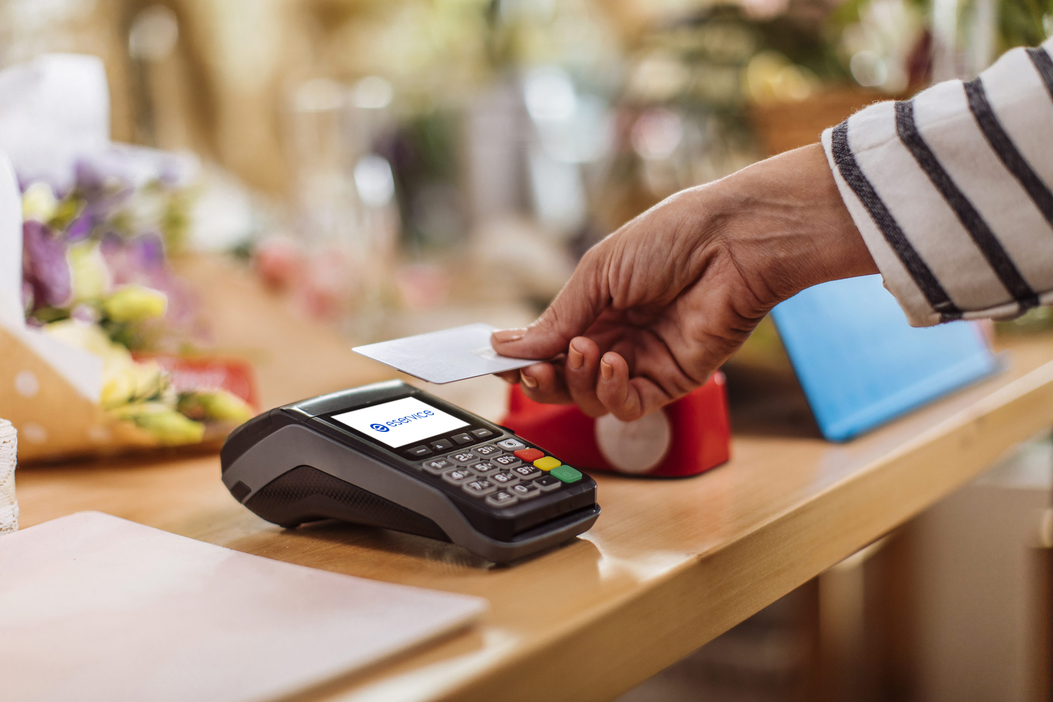 Karta debetowa a kredytowa - na czym polega różnica?